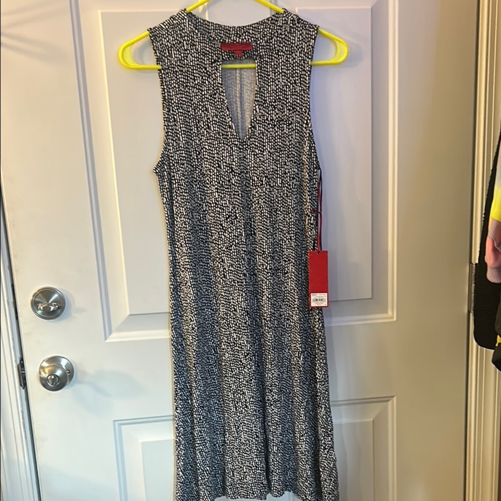 Jennifer Lopez Black and White Sleeveless V-neck Midi Dress